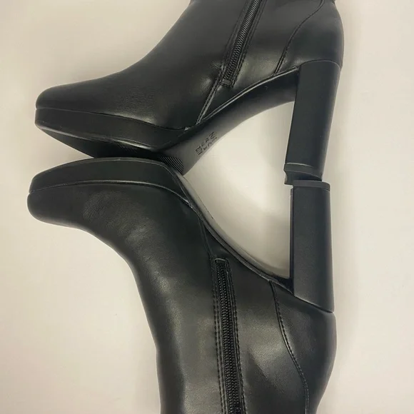 Naturalizer Black Heeled Boots with Sleek Design - Picture 4 of 9